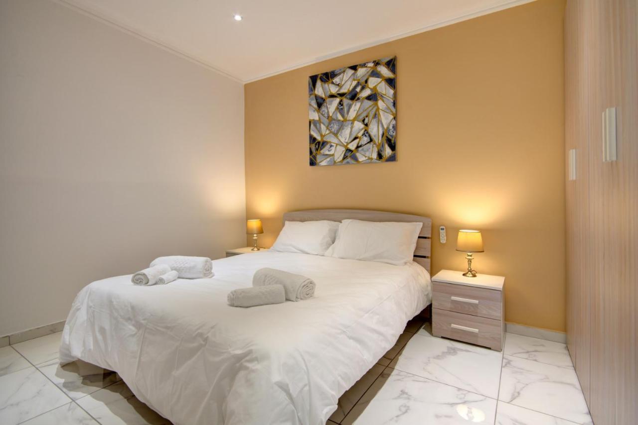 Malta's Beachfront In Apartment *